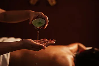 Aromatherapy oil massage in Brisbane City – calming scents with gentle pressure